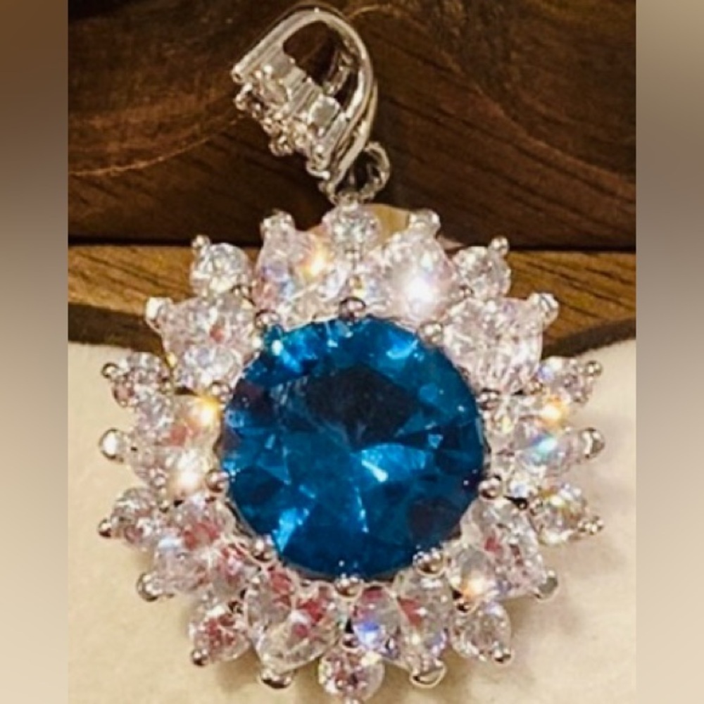 Y2K Blue Halo Crystal Pendant Princess Diana Style Statement Necklace Sunburst - Picture 2 of 8